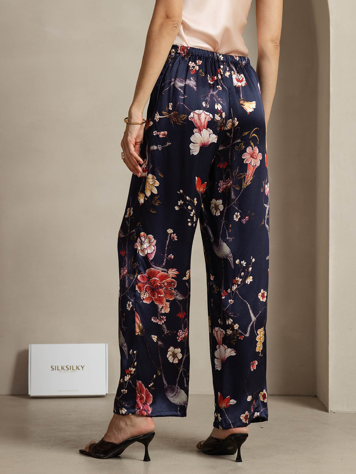 [Navy Floral] Back view of navy floral 19 Momme silk wide-leg pants with elastic waist 002