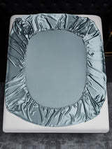 [Grayish Blue] Silver-blue silk fitted sheet with elasticized edges on a bed 003