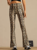 [Snakeskin] Front waist-up view: high-rise flared trousers with a gray-brown snakeskin print, with both arms lowered. 004