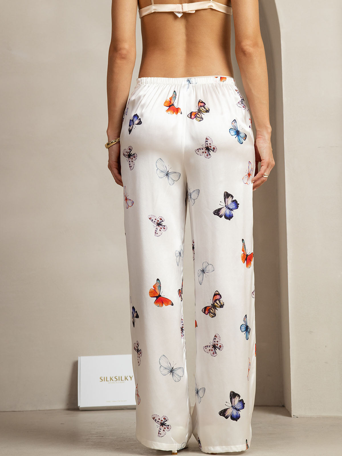 [White Butterfly] Back view of white butterfly print 19 Momme silk wide-leg pants with elastic waist 002
