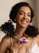 [Group] Woman wearing colorful 100% mulberry silk hair scrunchies, holding a star ornament set 004