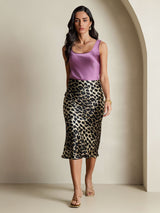 [Leopard] Model wearing 19 momme silk leopard print straight long skirt with purple tank 009